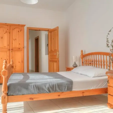 Double Bedroom With Ensuite In Spacious Corner Privatunterkunft Birkirkara