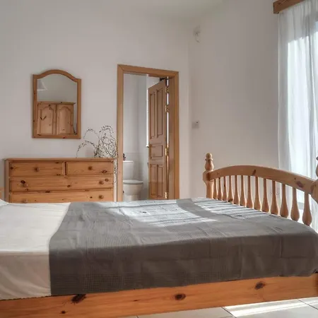 Double Bedroom With Ensuite In Spacious Corner Privatunterkunft *