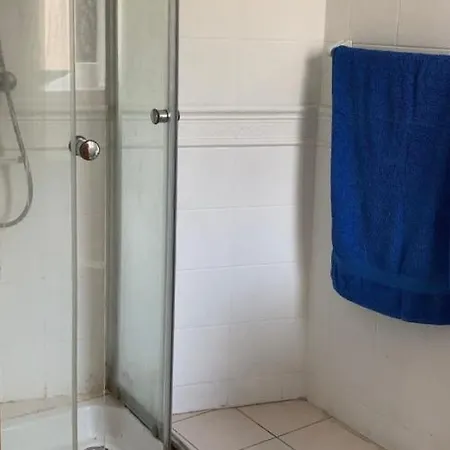 Privatunterkunft Double Bedroom With Ensuite In Spacious Corner *