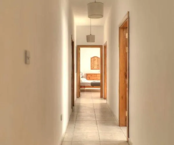 홈스테이 Double Bedroom With Ensuite In Spacious Corner 비르키르카라